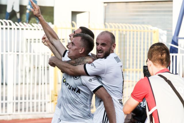 火箭重组思路：三巨头＋五外线射手拉开空间